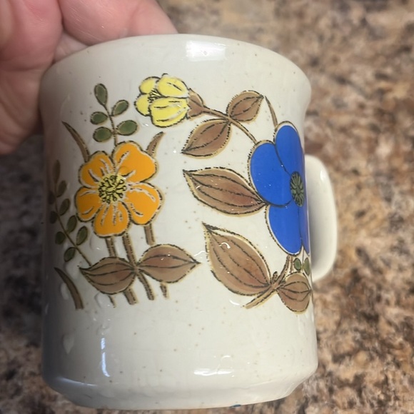 Vintage Floral Mugs Set - Purple, Blue, Yellow, Green - Picture 4 of 7